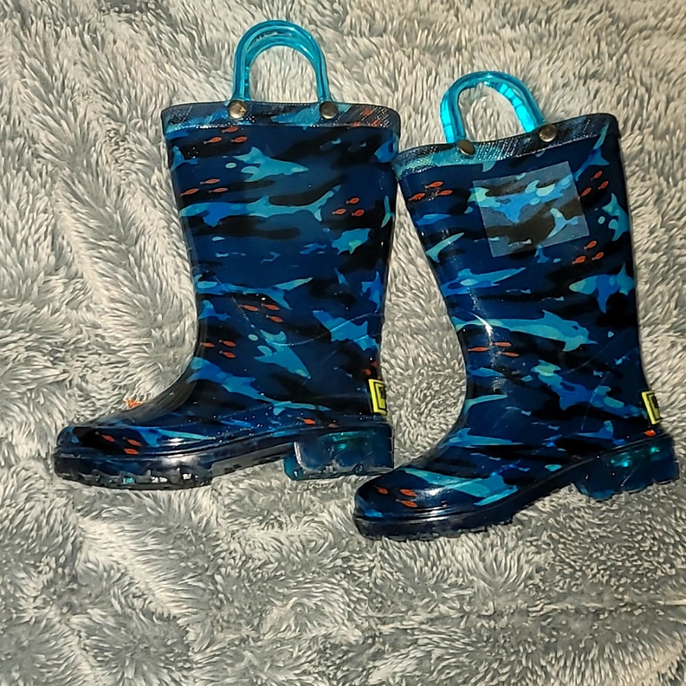 Toddler boys light up rain boots size 7c